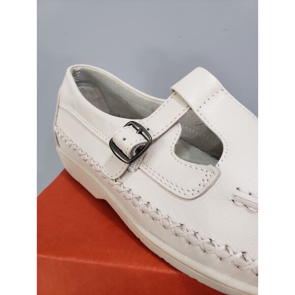 NEW - Propet Womens Cafe Walker Slip On Flat Shoes Beige Size 7 EXTRA WIDE - Picture 3 of 7